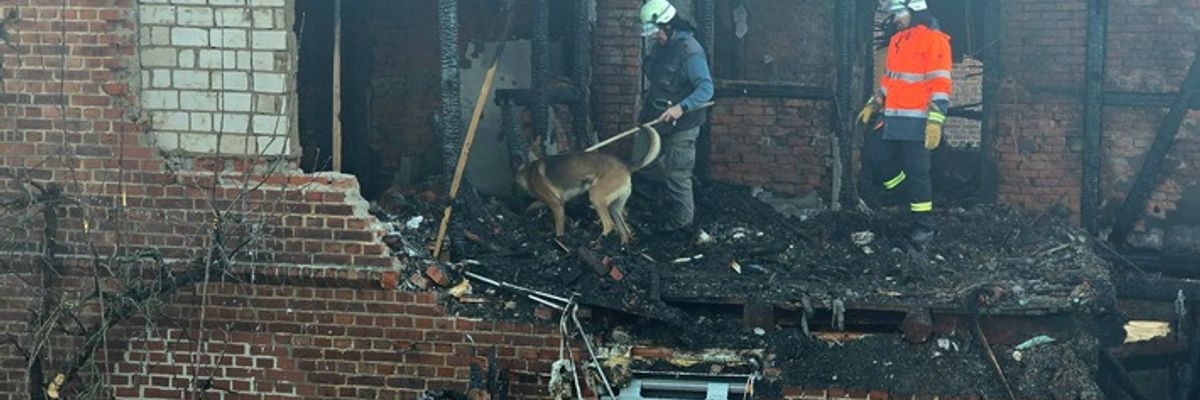 FW Dörentrup: Explosion mit anschließendem Großbrand in Wohnhaus - eine Person tot aufgefunden