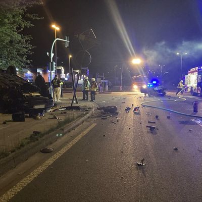 FW-EN: Schwerer Verkehrsunfall mit vier Verletzten in Hattingen