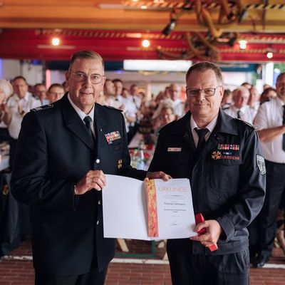 FW-WRN: Ehre für 18 Jahre Engagement - Stadtbrandinspektor Thomas Temmann feierlich verabschiedet