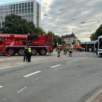 FW-BO: Straßenbahnentgleisung mit Verletzten in Bochum-Mitte