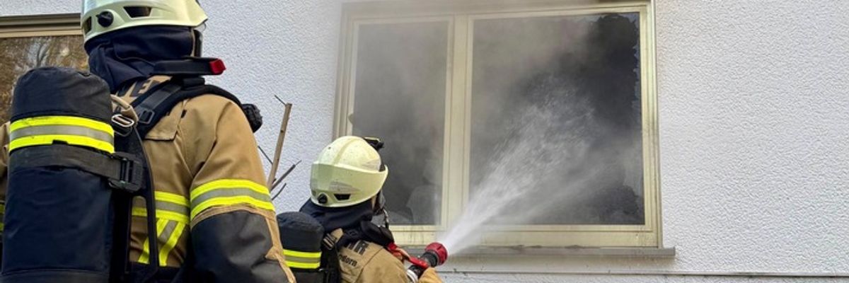 FW-OE: Eine schwer verletzte Person nach Wohnungsbrand