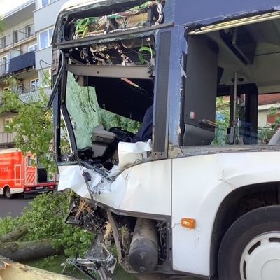 FW-GE: Busunfall mit mehreren Verletzten