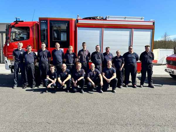FW Dinslaken: Neue Löschfahrzeug-Maschinisten bei den Feuerwehren im Kreis Wesel.