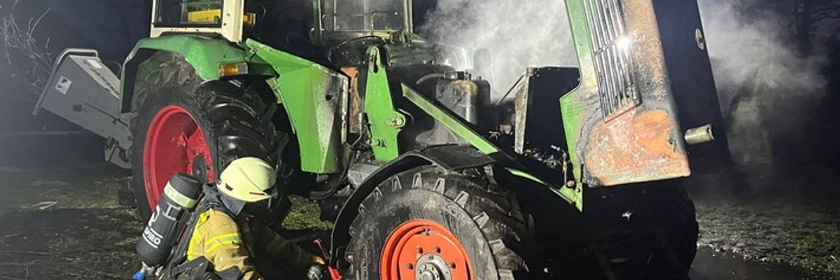 FW-OLL: Traktor fängt Feuer