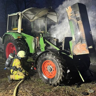 FW-OLL: Traktor fängt Feuer