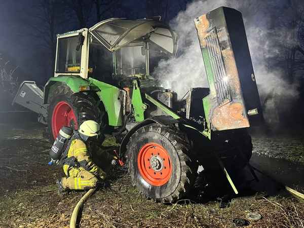 FW-OLL: Traktor fängt Feuer
