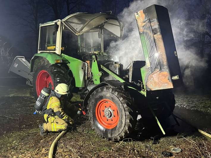 FW-OLL: Traktor fängt Feuer