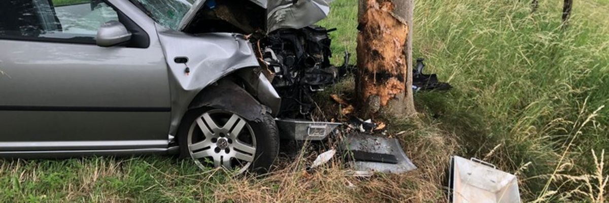 FW-KLE: Auslaufende Betriebsstoffe nach Verkehrsunfall