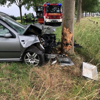 FW-KLE: Auslaufende Betriebsstoffe nach Verkehrsunfall