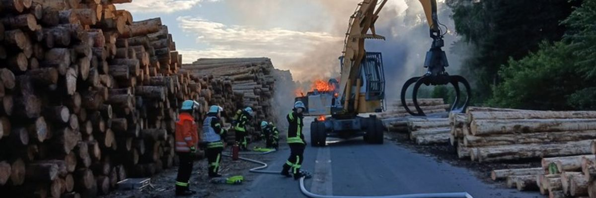 FFW Bergen: Brennender Bagger in Eversen