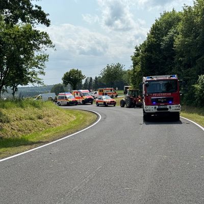 FW VG Westerburg: Verkehrsunfall im Kreuzungsbereich bei Gershasen forderte drei Verletzte