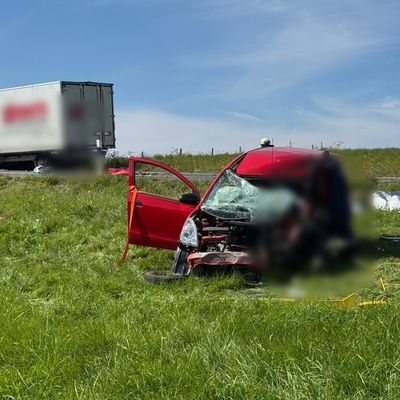 FW VG Westerburg: Frontalzusammenstoß zwischen PKW und Klein-LKW - Fahrerin verstirbt während der Rettung