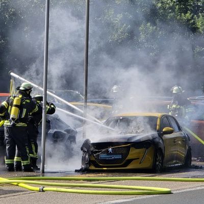 FW-WRN: Brennender PKW alarmiert die Freiwillige Feuerwehr Werne