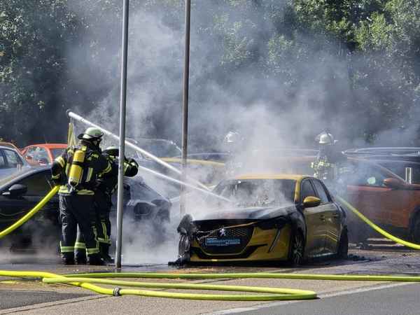 FW-WRN: Brennender PKW alarmiert die Freiwillige Feuerwehr Werne