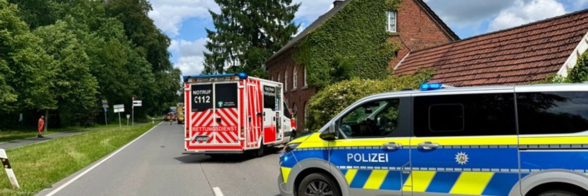 FW Hünxe: eCall bestätigt - Verkehrsunfall mit einer eingeschlossenen Person