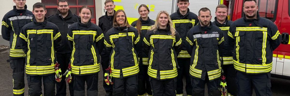 FW VG Asbach: 12 neue Feuerwehrleute starten in die Grundausbildung