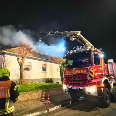 Feuerwehr MTK: Feuerwehr Hattersheim gründet Fachgruppe Kran/Rüst - Kickoff mit rund 25 Einsatzkräften