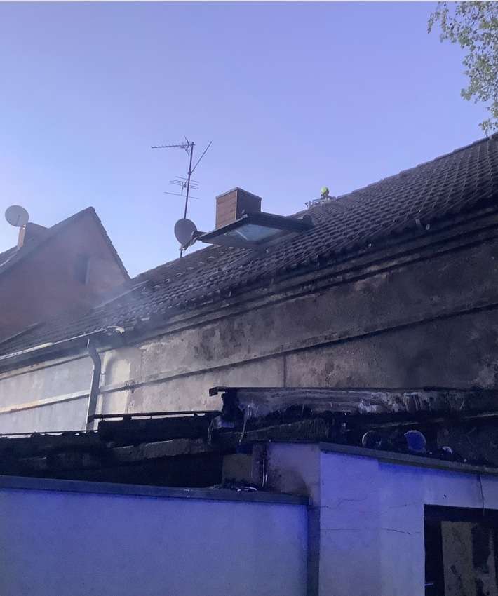 FW-GE: Explosion in einem Anbau eines Wohngebäudes
