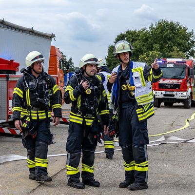 FW-KLE: Jahresübung der Freiwilligen Feuerwehr Bedburg-Hau: Wenn das Löschwasser nicht vor der Haustür liegt