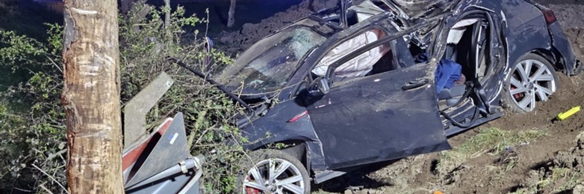 Feuerwehr Goch: Drei Schwerverletzte nach Verkehrsunfall auf dem Hülmer Deich