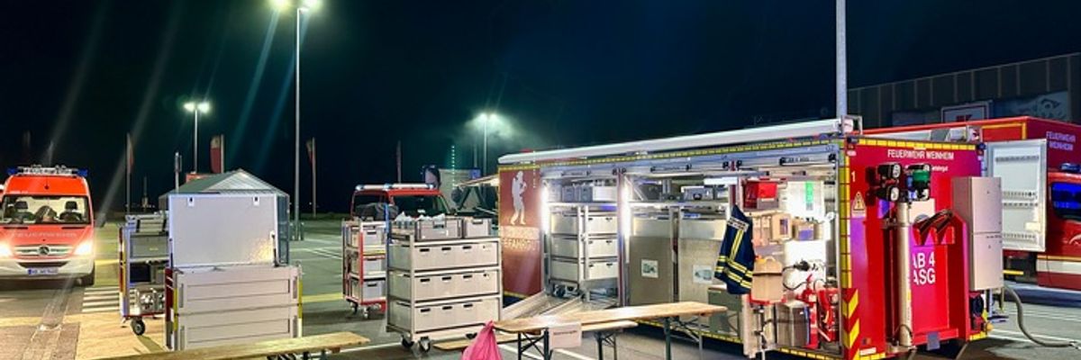 FW Weinheim: Gefahrguteinsatz in Edingen-Neckarhausen. Feuerwehr Weinheim unterstützt mit Atemschutzgeräteträgern und dem Abrollbehälter Atemschutz.