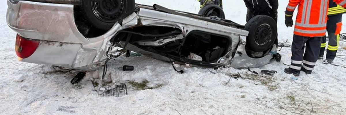 FW-ROW: Schwerer Verkehrsunfall auf der K 223 - Fahranfängerin lebensgefährlich verletzt