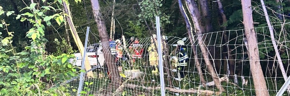 FW Helmstedt: Verkehrsunfall mit eingeklemmter Person