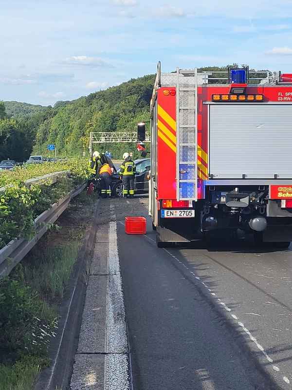 FW-EN: Unfall auf Autobahn