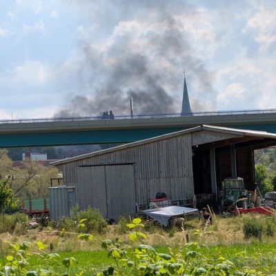 FW-EN: Wetter - Unterstützung Rettungsdienst am Sonntag und Fahrzeugbrand am Montag