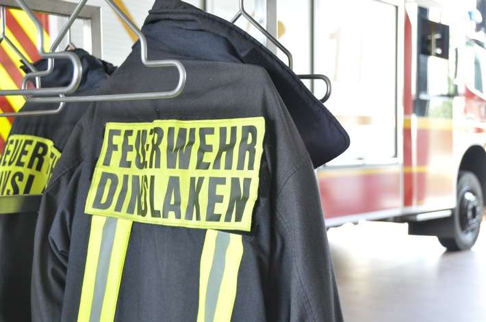 FW Dinslaken: Feuer Menschenleben in Gefahr