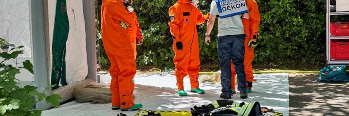 FW Dinslaken: Vollalarm für die Feuerwehr Dinslaken: Drei zeitgleiche Einsätze erfordern effizienten Kräfteeinsatz