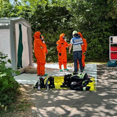 FW Dinslaken: Vollalarm für die Feuerwehr Dinslaken: Drei zeitgleiche Einsätze erfordern effizienten Kräfteeinsatz