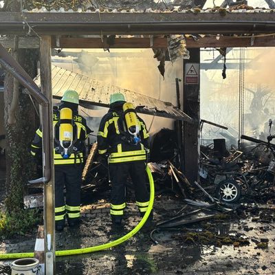 KFV Bodenseekreis: Großeinsatz für die Feuerwehr: Wohnhausbrand in Bermatingen
