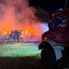 FW Osterholz-Scharm.: 10 Ortsfeuerwehren bekämpfen Brand von 500 Heuballen