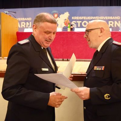 FW-Stormarn: Jahreshauptversammlung: Clemens Tismer mit dem deutschen Feuerwehr-Ehrenkreuz in Gold ausgezeichnet