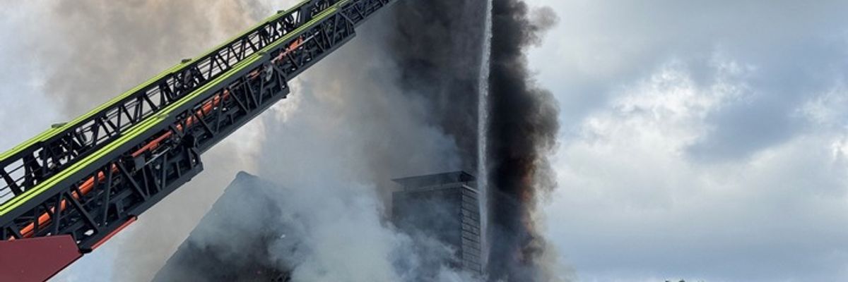 FW-SE: Feuer zerstört Wohnhaus in Henstedt-Ulzburg