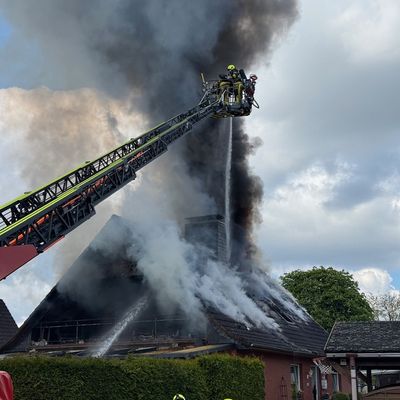 FW-SE: Feuer zerstört Wohnhaus in Henstedt-Ulzburg