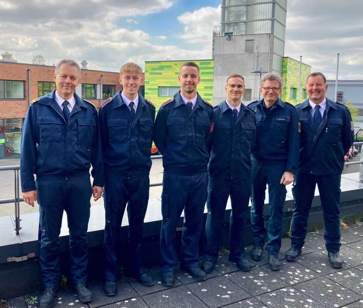 FW Ratingen: Ernennung von zwei Brandmeisteranwärtern und einem Brandoberinspektoranwärter