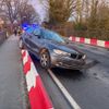 FW Flotwedel: Fahrzeug kollidiert mit Straßenleitwand bei Oppershausen