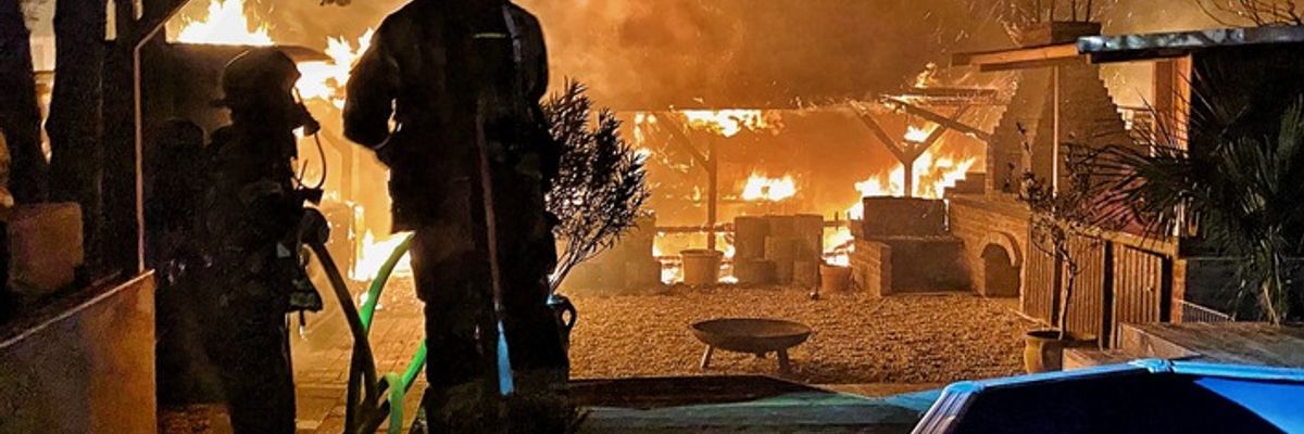 FW-NE: Silvester 2025: Bilanz der Feuerwehr zum Jahreswechsel 2025/2026 | 24 Einsätze in 24 Stunden