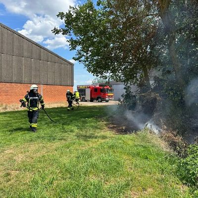 FW-KLE: Nicht angemeldetes Nutzfeuer löst Feuerwehreinsatz aus - Feuerwehr appelliert an die Bevölkerung