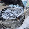 FW Porta Westfalica: 27.12.2025 - Eisbergen: Brand eines PKW vor einer Garage schnell gelöscht