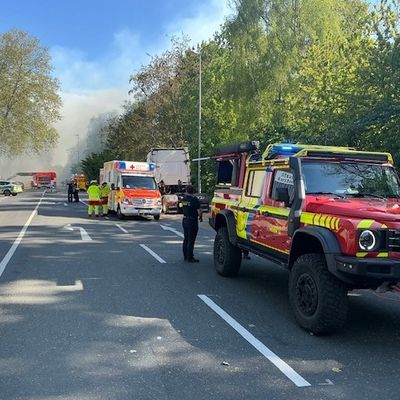 FW-MH: FW-MH: Folgemeldung zum Großbrand an der Ruhrorter Straße - Nachlöscharbeiten dauern bis in die Nacht an