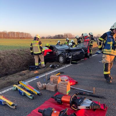 FW-SE: Schwerer Verkehrsunfall zwischen Alveslohe und Ellerau