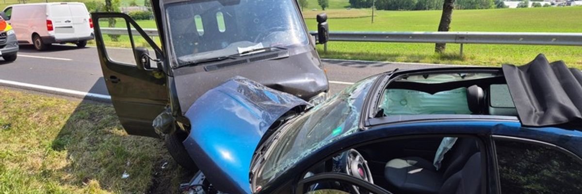 FW VG Westerburg: Verkehrsunfall im Kreuzungsbereich bei Gershasen forderte drei Verletzte
