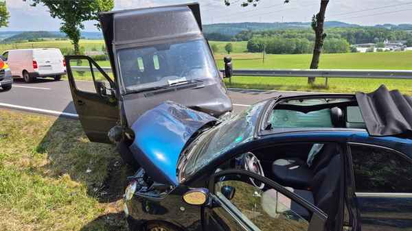 FW VG Westerburg: Verkehrsunfall im Kreuzungsbereich bei Gershasen forderte drei Verletzte