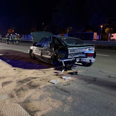FW-ROW: Großes Trümmerfeld nach Auffahrunfall auf der A1