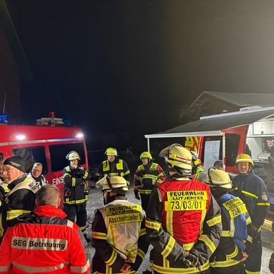 FW-Stormarn: Feuer in Einfamilienhaus: Großeinsatz in Grönwohld