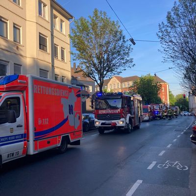 FW-EN: Verkehrsunfall und Brand im Gebäude - Feuerwehr Hattingen zweimal im Einsatz