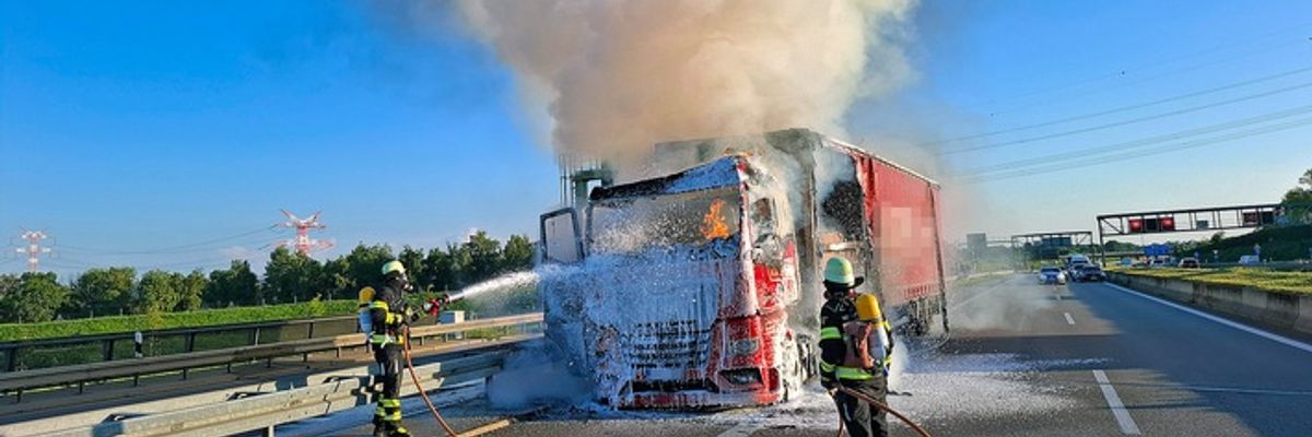 FW-M: Lkw-Brand auf Autobahn (A 99)